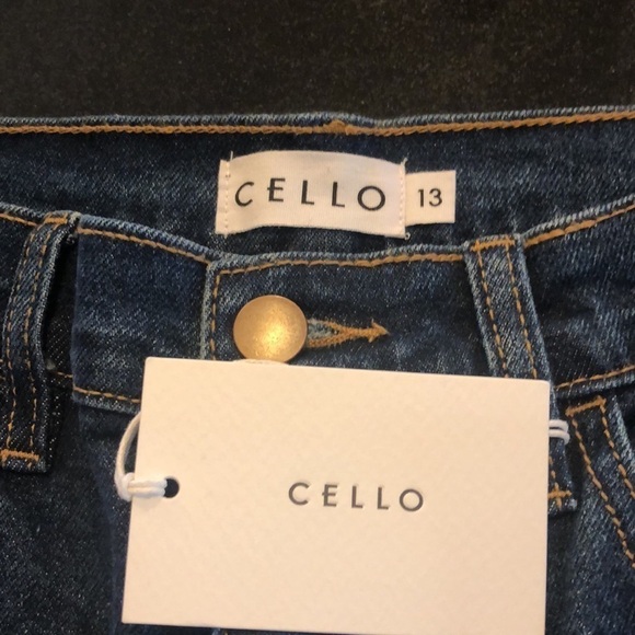 CELLO NWT Slight Barrel Leg Medium Wash Five Pocket Jeans Size 13 JR. - Picture 8 of 10